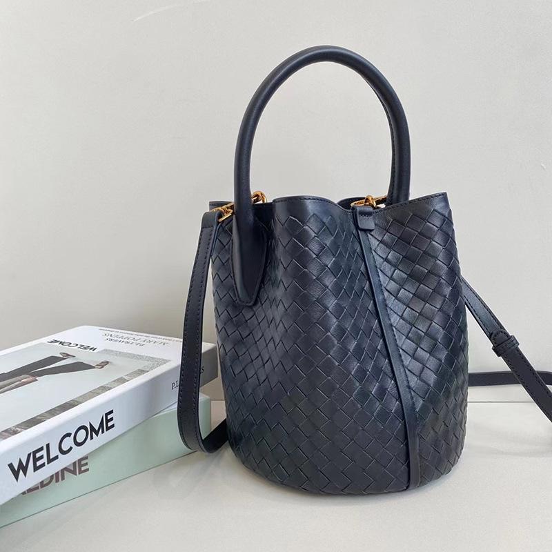 Новая плетеная сумка-ведро кожаная женская модная портативная сумка-мессенджер детская и мамина сумка нишевый дизайн портативная