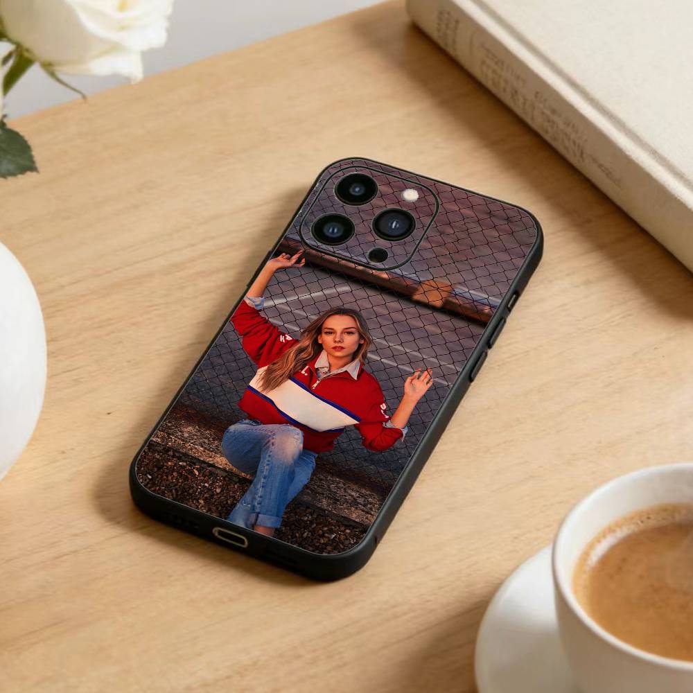 E-Ester Exposito  Phone Case For iPhone 16,15,14,13,12,17,Pro Max,Plus Silicone Black Case