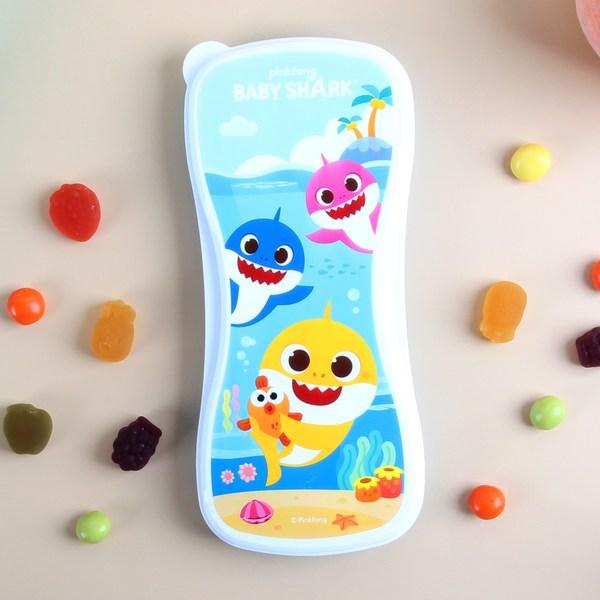 Izoum Infant Baby Shark 3D Spoon Fork Case Set, Mixed Colors, Spoon + Fork + Case