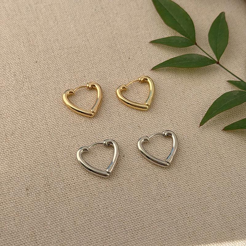 Элегантные серьги-сердечки из сплава: Роскошные Геометрические Гвоздики