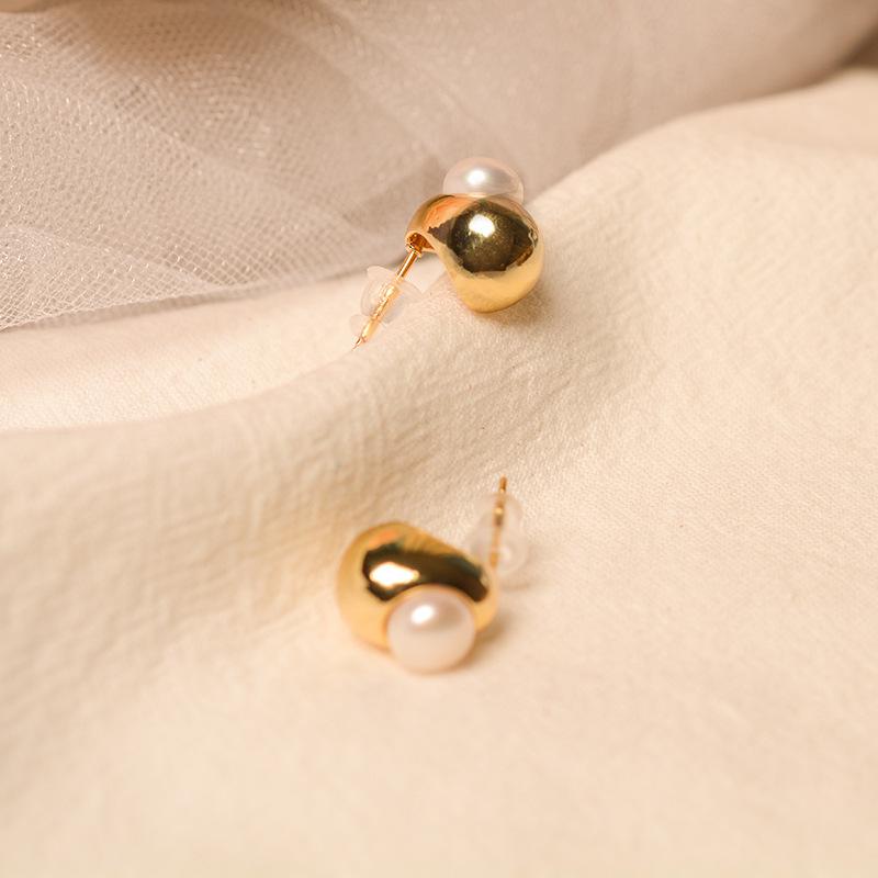 Hepburn style minimalist natural freshwater pearl stud earrings female ins retro 11k gold injection water drop ingot earrings premium sense