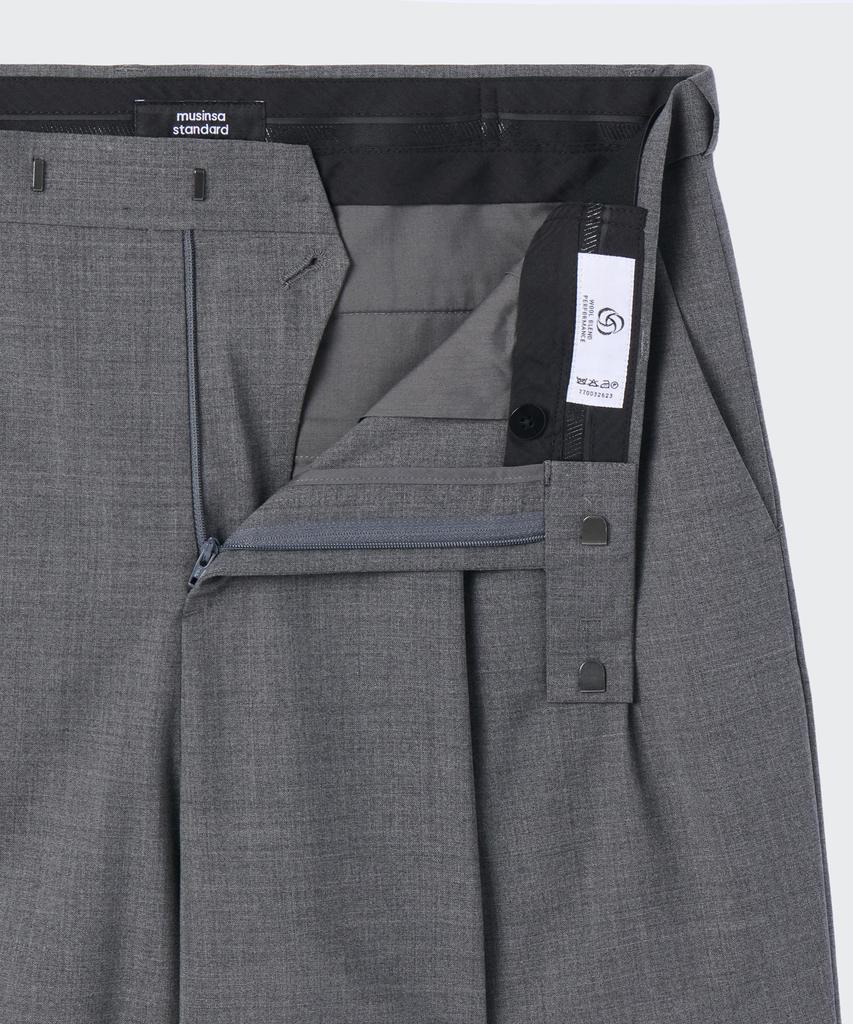 MUSINSA STANDARD Summer Wool Two-Pleat Wide Hidden Elastic Waist Half Slacks [Medium Gray]