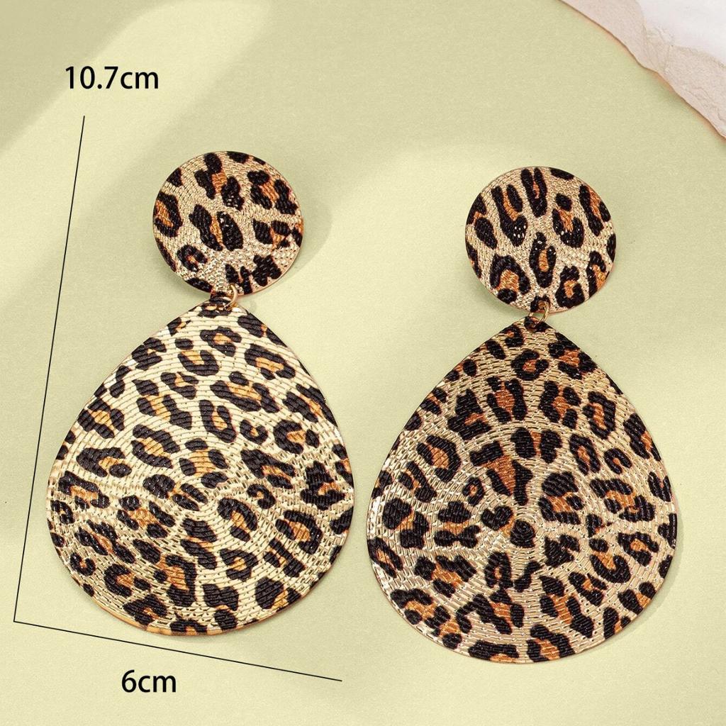 Модные круглые серьги с леопардовым принтом