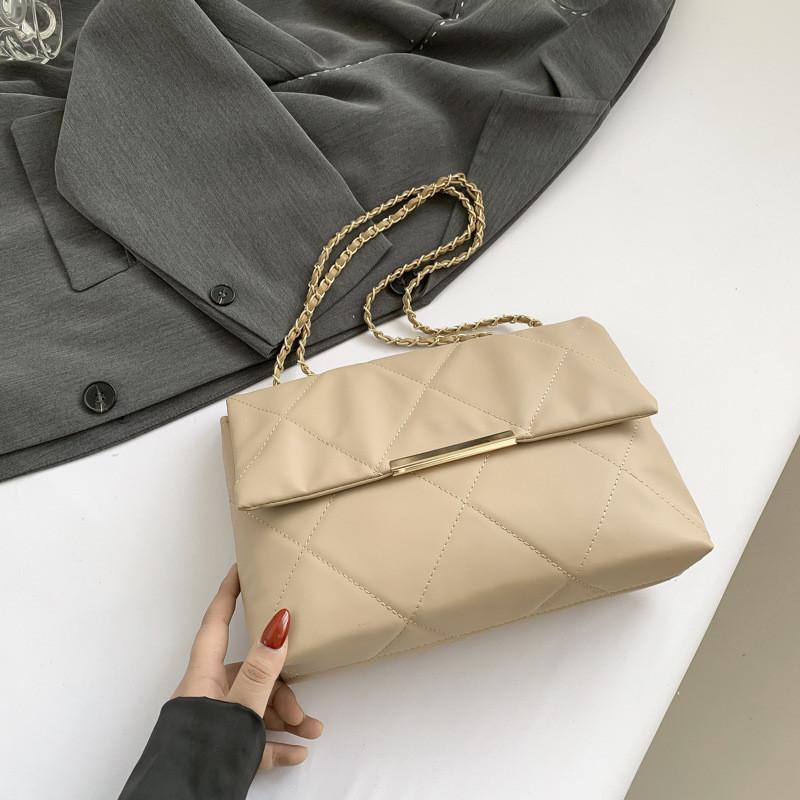 Stylish Large Capacity Women's Shoulder Bag Trendy Crossbody Chain Bag For Spring Fashion