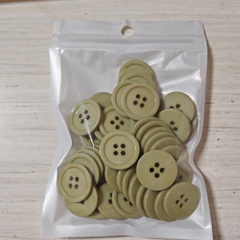 Круглые пуговицы для костюма из смолы 20 мм с тонким краем черного и белого цвета с 4 отверстиями