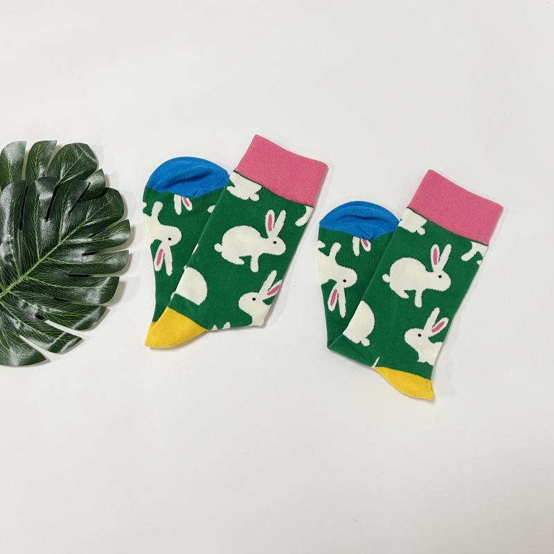 1 пара мультяшных милых носков до середины икры для женщин, с модным контрастным узором кролика, удобные, подходят для всех сезонов