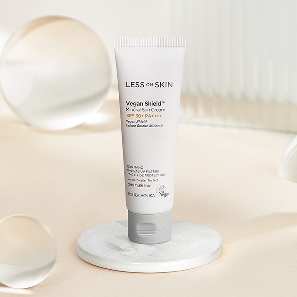 HOLIKA HOLIKA Less On Skin Веганский солнцезащитный крем-щит 50 мл