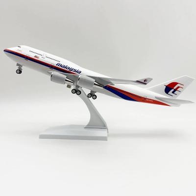 Миниатюрный самолет 30 см Malaysia Airways B747 1:Авиационный самолет масштаба 240 с подставкой и колесами Сувениры Самолет Домашнее украшение