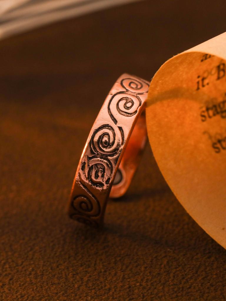 Медный Магнитный Кольцо Ретро Мода Атмосферное Высокий Стиль Выгравированный Узор Тотем Открывающееся Кольцо