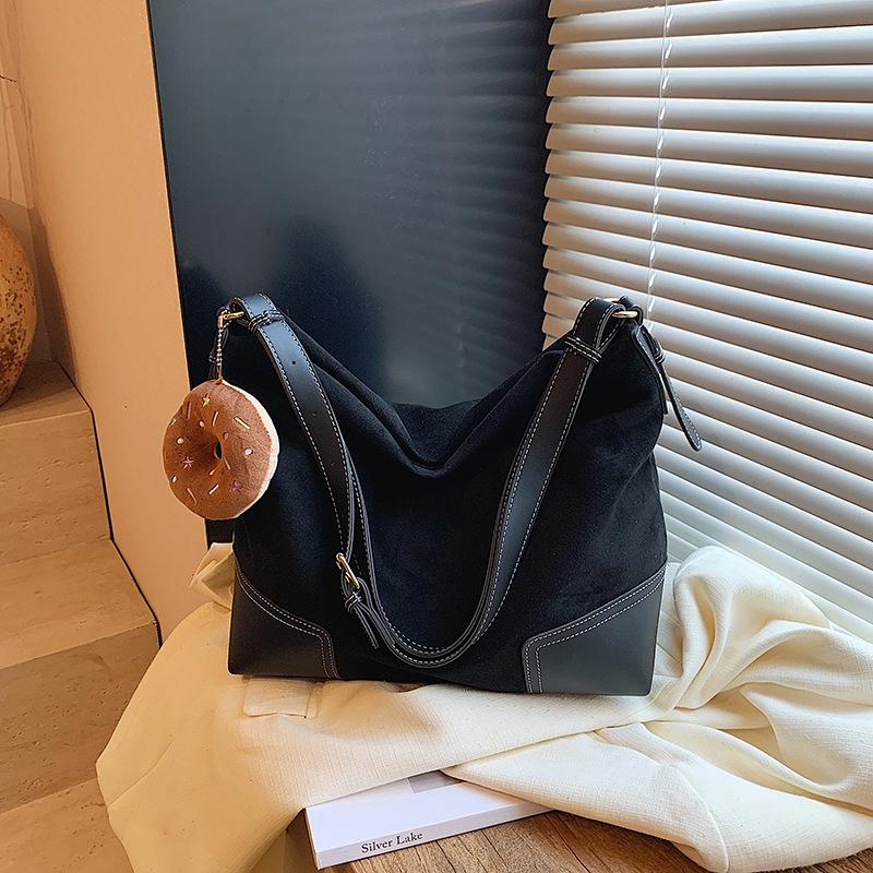 Retro matte tote bag 2026 autumn and winter new simple large-capacity student class armpit bag shoulder messenger bag