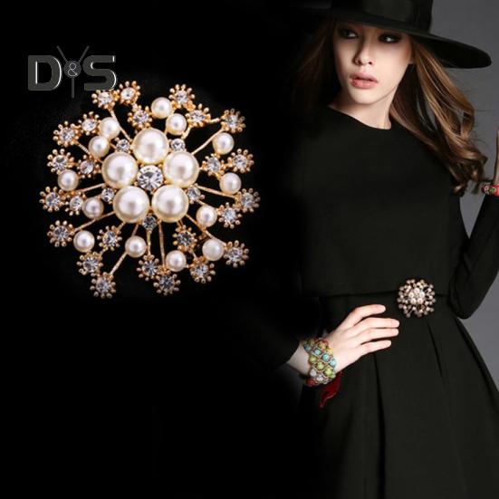 Women Brooch Snowflake Shape Rhinestone Faux Pearl Decor Anti-slip Wear-resistant Suit Coat Collar Hat Scarf Decoration Clothes Pin Prom Party