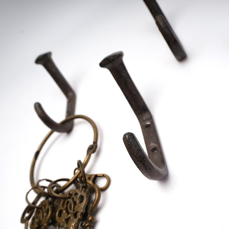 Декоративный железный дверной крючок Античный дизайн гвоздя Настенные органайзеры Прочное решение для хранения в прихожей Для пальто, сумок, ключей