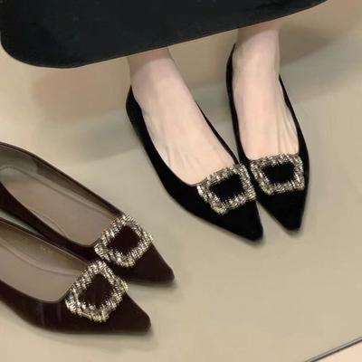 Ретро вечерний ветер квадратная пряжка стразы одинарные туфли туфли с мелким вырезом французские туфли осень 2025 новинка темпераментные женские туфли на одной педали