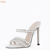 Кристальные жемчужные шлепанцы Стринги Тонкий каблук Современные сандалии Заостренный носок Летняя женская обувь Каблук-стилет Слайды
