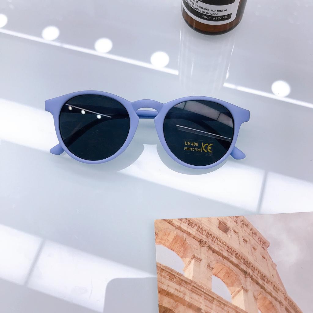 Модные уличные фотографии Подиумная мода Детские солнцезащитные очки Детские солнцезащитные очки конфетного цвета Пляжные очки