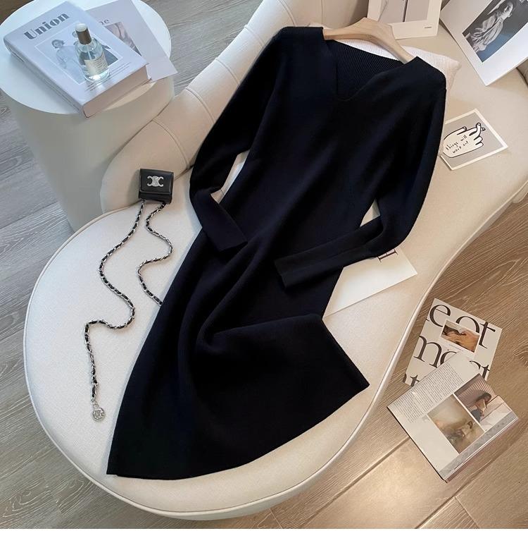 Женское трикотажное платье премиум-класса с V-образным вырезом и облегающим талию дизайном средней длины для осени/зимы.