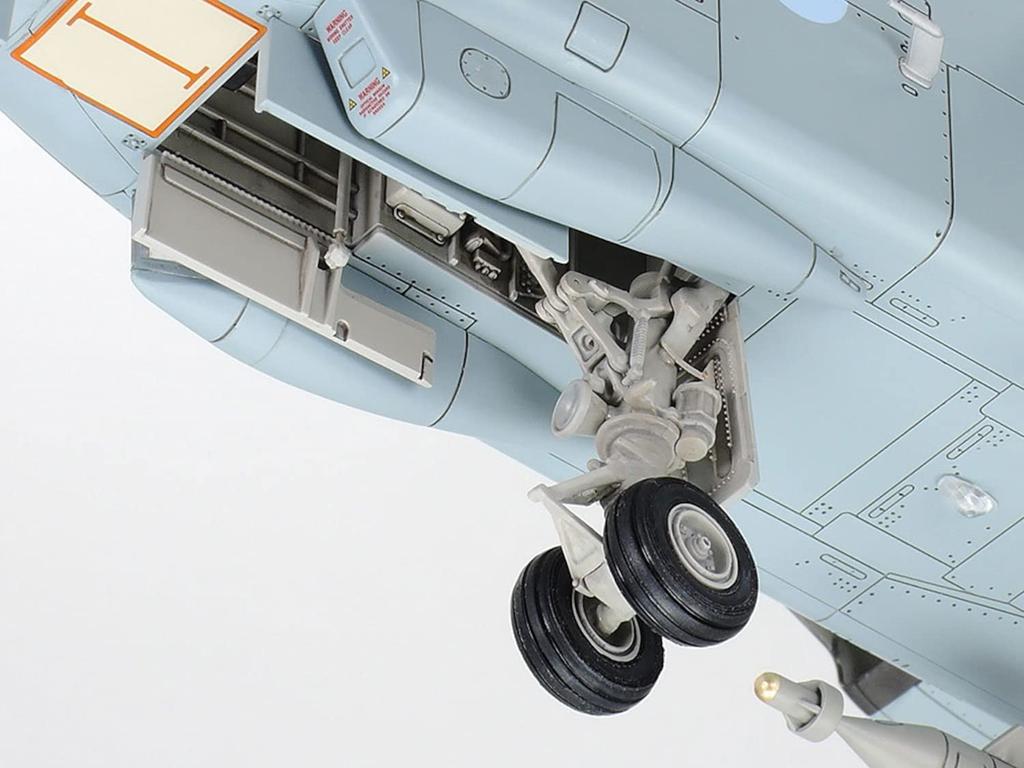 Tamiya Масштаб Специальное Издание Серия Italeri Британский Пилот Tornado Пластиковый Моделистский Набор 25425 1/32 GR.4 (с рисунком) 25425-000