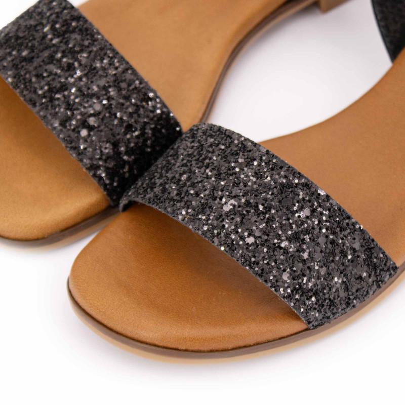 Женские сандалии на плоской подошве с блестящим ремешком BIOSTOCK