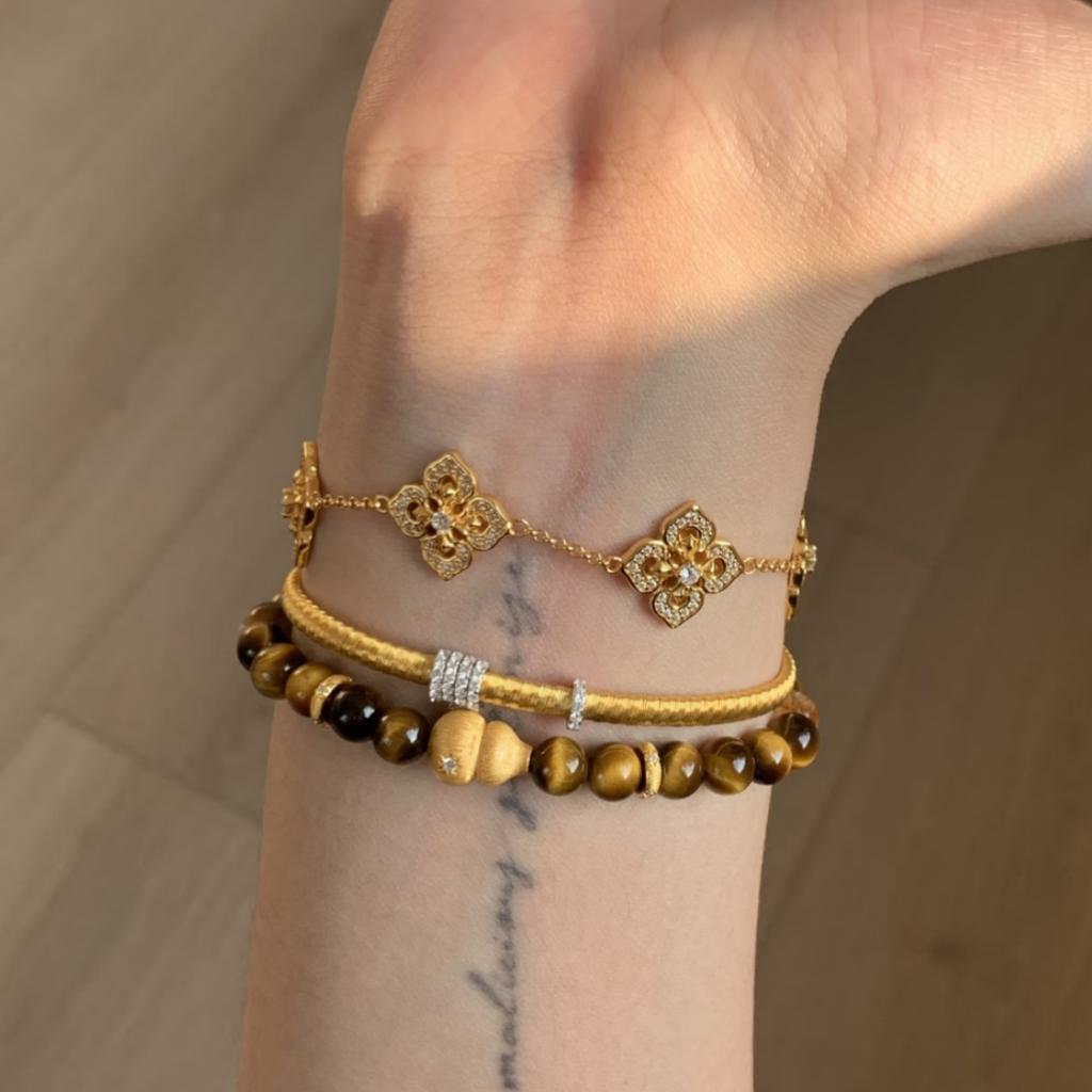 Old Money Style~French-style hollow-out, full-diamond, floral four-leaf clover and iris flower bracelet for women, vintage niche high-end jewelry