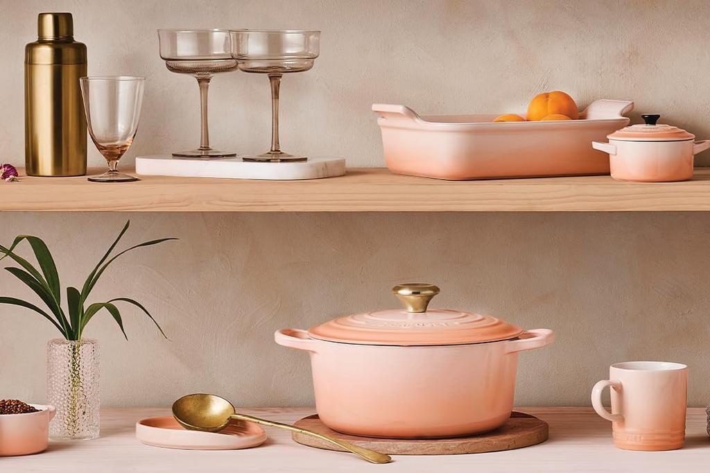 Le Creuset Cast Enamel Pot Signature Cocotte Ronde 20 Cm Peche Gas IH Oven Compatible Japanese [Authorized Product]