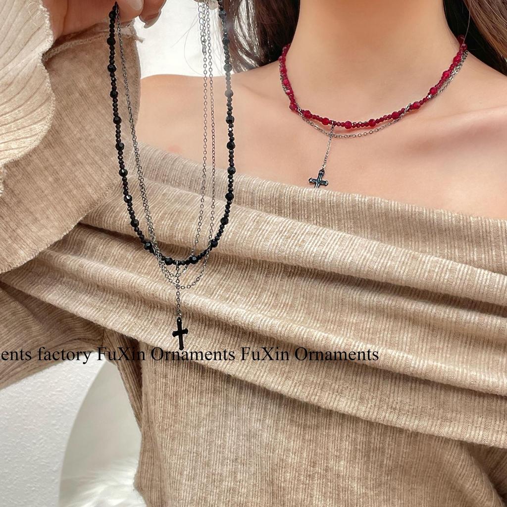 Ожерелье ручной работы «Темный крест»: Многослойная панк-цепочка на ключицу для женщин