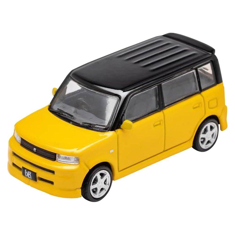 Коллекционная модель 1/64 Toyota bB с правым рулем, желтая, литая модель автомобиля, миниатюрный автомобиль с витриной и подставкой