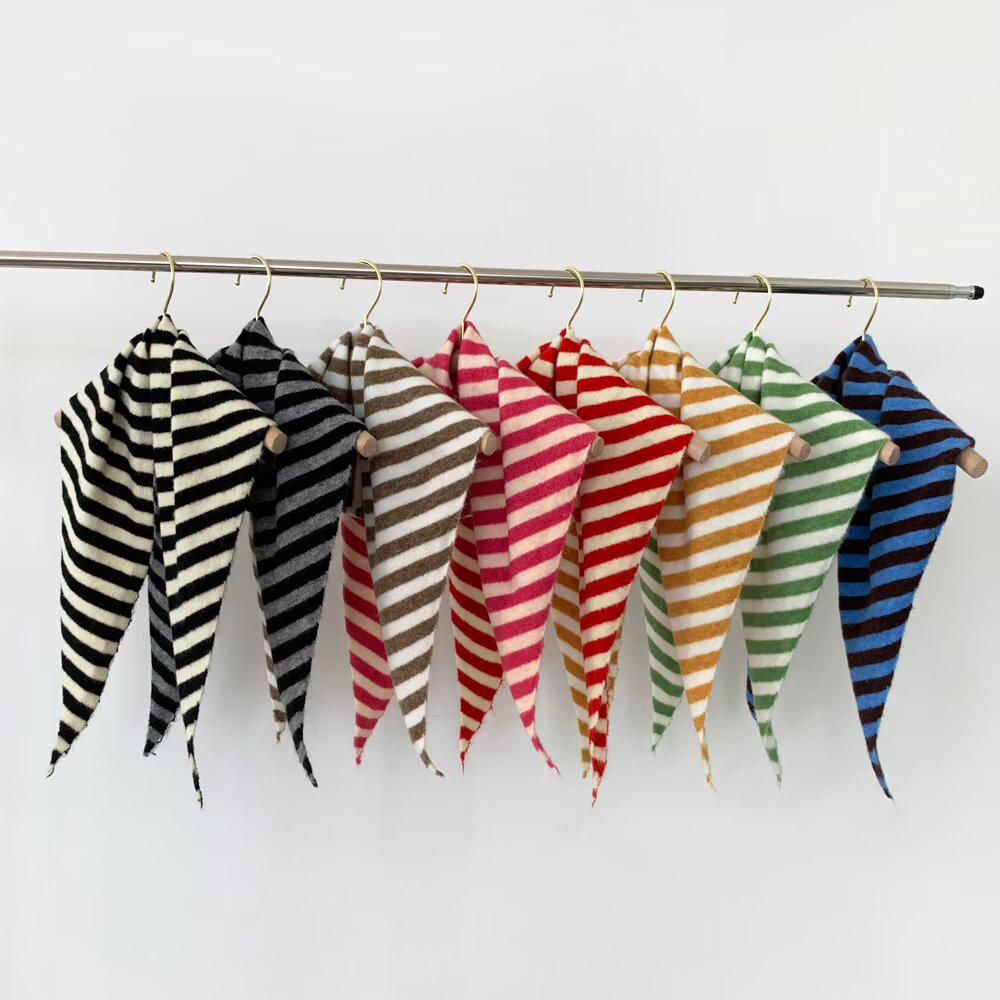 Autumn and winter small triangle scarf, striped knitted scarf, premium triangle scarf, new warm triangle scarf for women