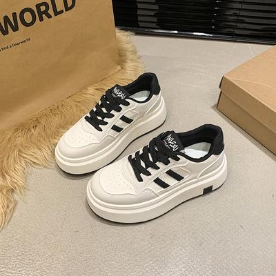 Маленькие белые туфли для женщин, показывающие их ноги, маленькие зимние бархатные, чтобы согреться 2024, новые модные повседневные модные универсальные боа на толстой подошве с нескользящей подошвой