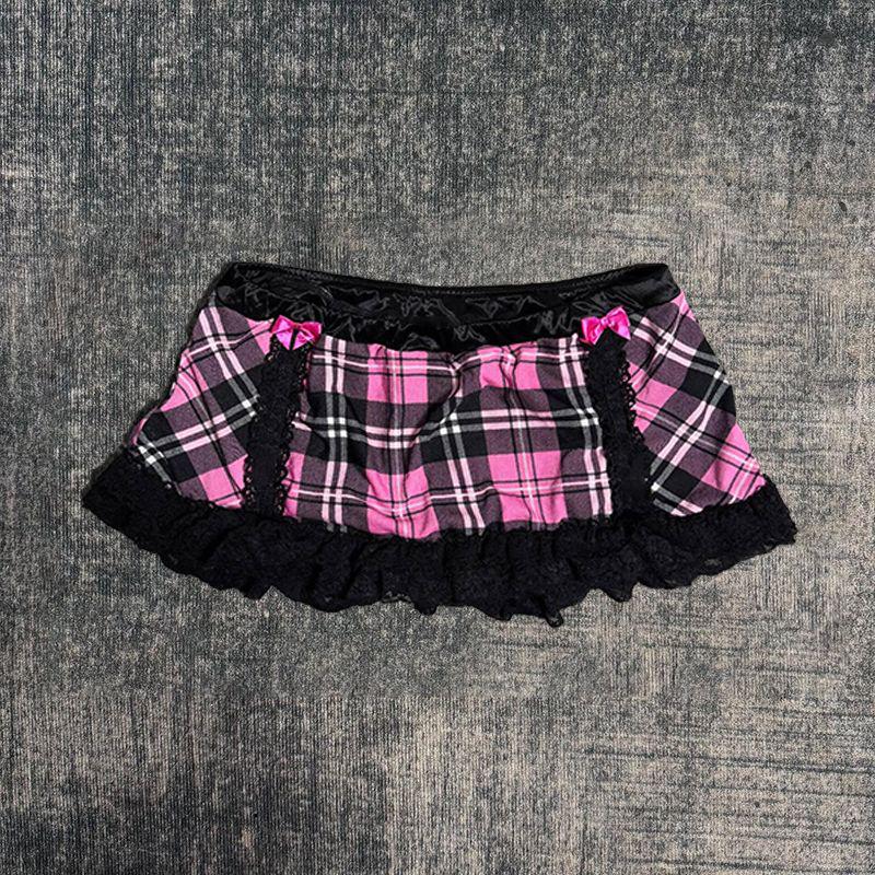 Короткая юбка в темно-розовую и черную клетку с кружевной оборкой по подолу - Универсальная вещь в стиле 'Hot Girl Street Style'