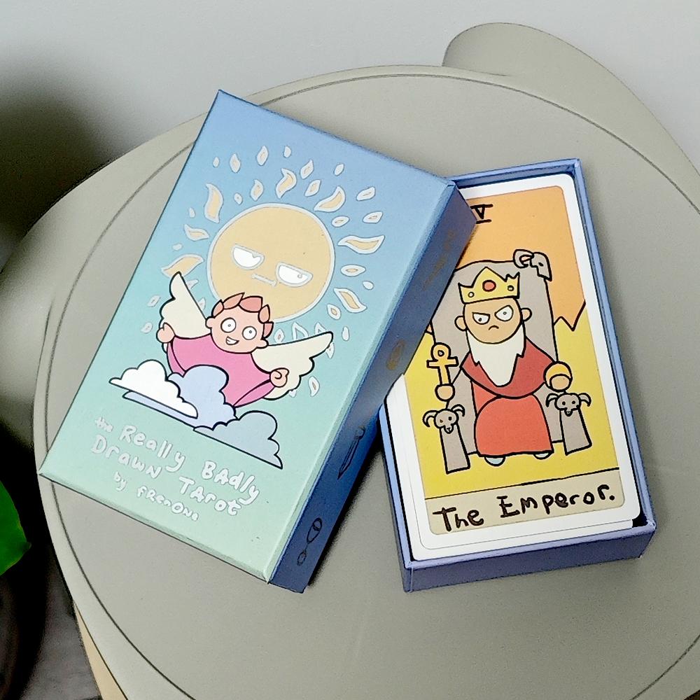 Действительно Плохо Нарисованная Колода Таро в Жесткой Коробке 12*7см 78 Шт Смешные Карты Таро, Напечатанные на Картоне 350GSM с Двойным Тиснением