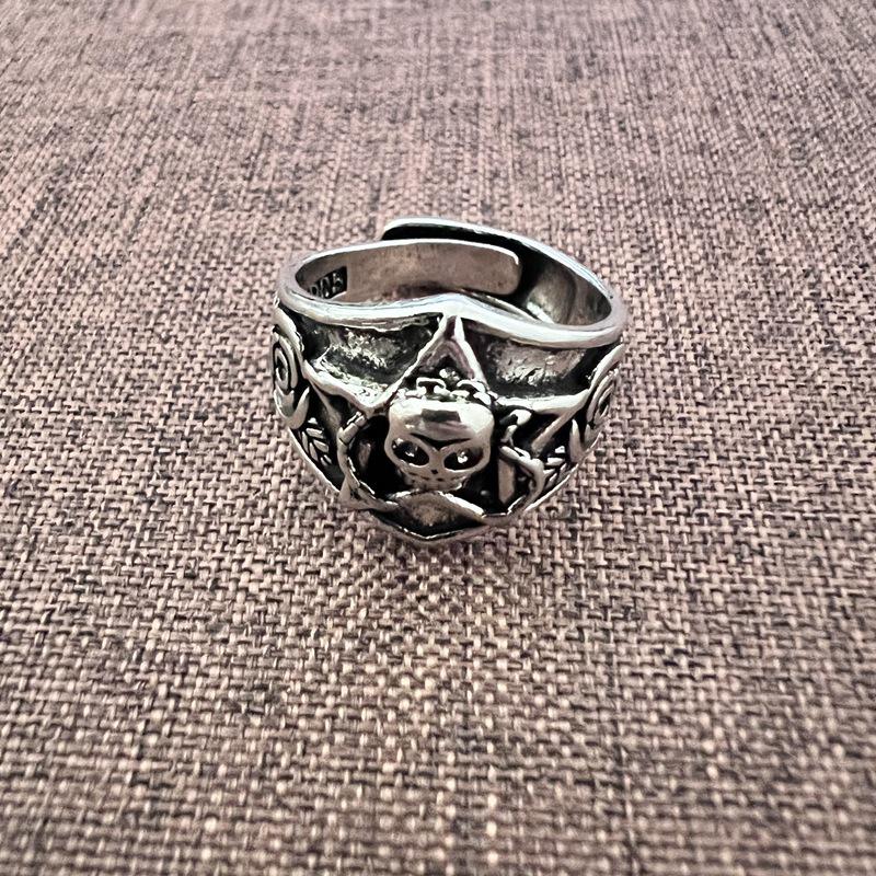 Кольцо Dark Series Retro Skull Five-Claw Ring - крутой аксессуар в стиле хип-хоп и уличный стиль