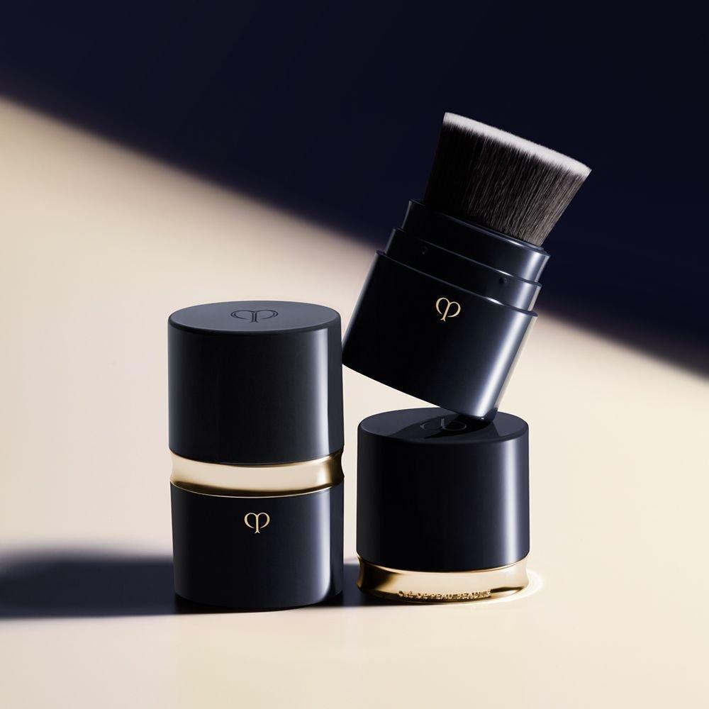 Портативная кисть Clé de Peau Beauté