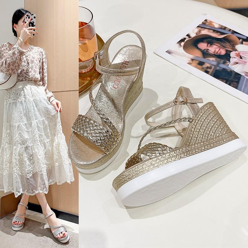 Модные женские летние босоножки на танкетке с золотыми серебряными блестками, женские босоножки на толстой платформе с пряжкой и ремешком, нескользящие сандалии на толстой подошве Mujer
