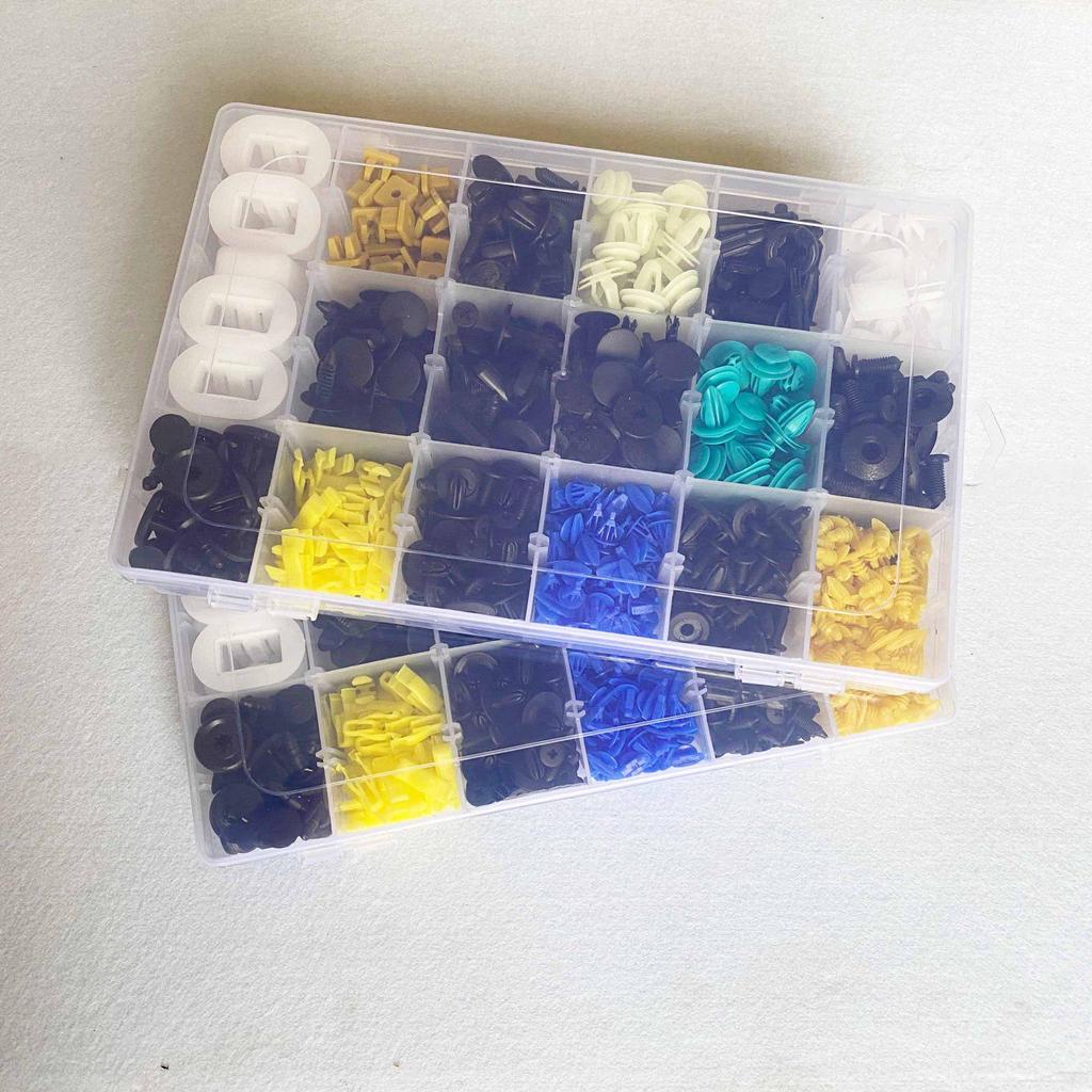 Комплект крепежных элементов для внутренней отделки дверей и бампера автомобиля