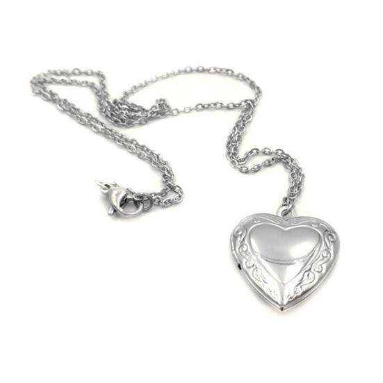 Heart Photo Locket Pendant Necklace Photo Frame Promise Love Keepsake Necklace Polished Alloy Adjustable Length Retro