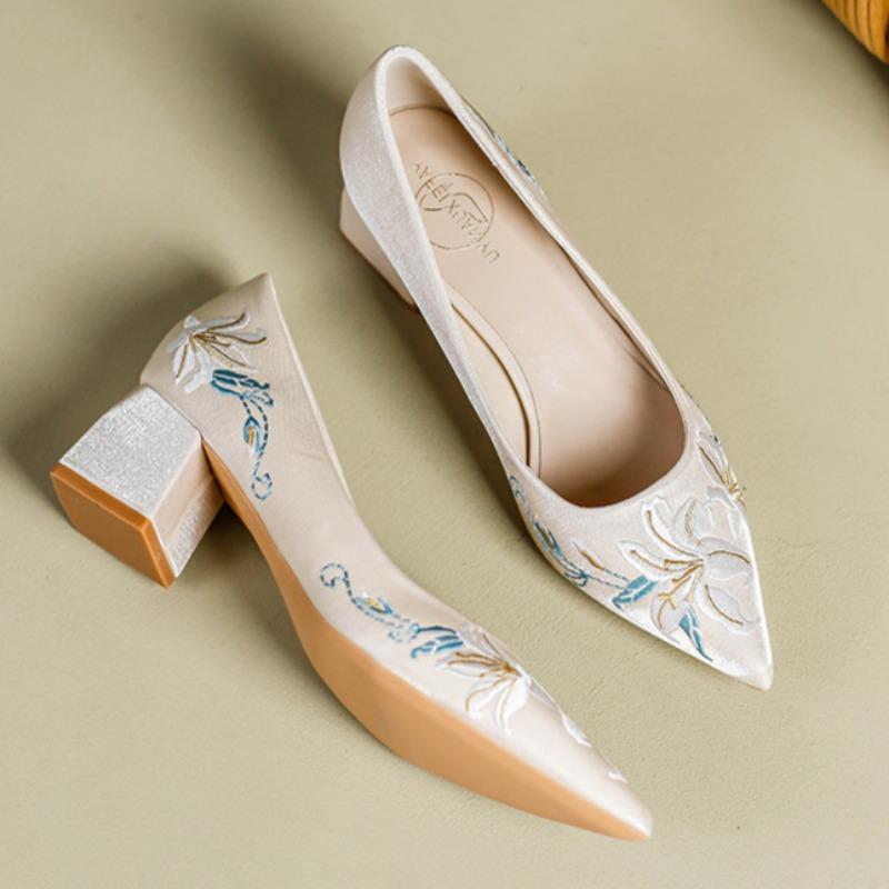 Туфли на толстом каблуке Весна Новые туфли с заостренным носком и вышитым шелковым носком Нескользящие износостойкие туфли на высоком каблуке