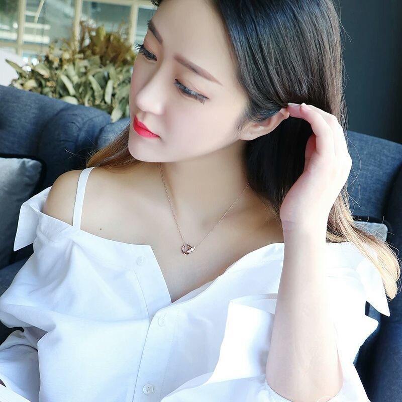 Ожерелье из титановой стали с гальваническим покрытием 18 карат с римскими цифрами и двойным кольцом, легкая роскошная подвеска на ключицу из титановой стали, цена