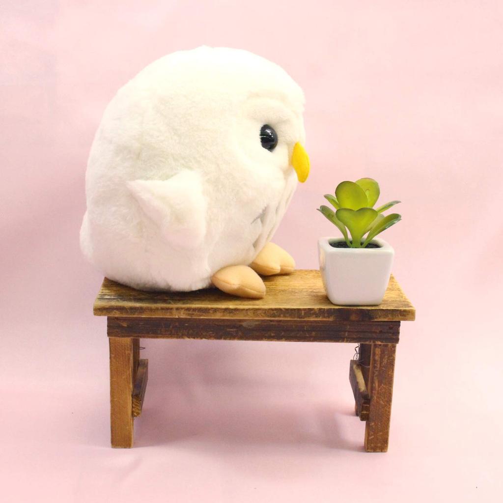 Взлетающая Счастливая Сова Средняя Белая