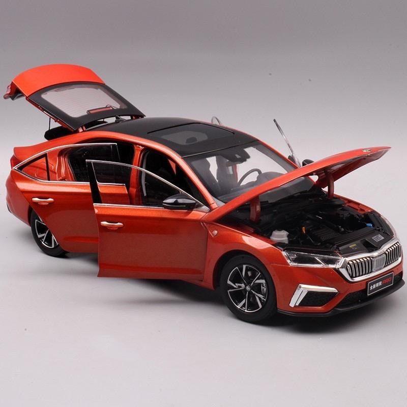 AAAIZ1 1:18 SKODA Octavia PRO Литой Металлический Модель Автомобиля Diecast Металлические Игрушечные Транспортные Средства Модель Автомобиля Высокая Симуляция Коллекция Детский Подарок Украшение