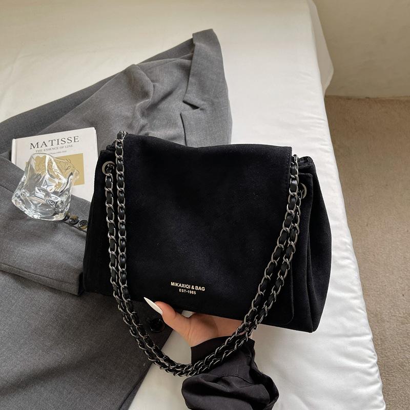 Textured Chain Versatile Women's Bag New Popular Fashion Large-capacity Leisure Commuting Shoulder Armpit Bag