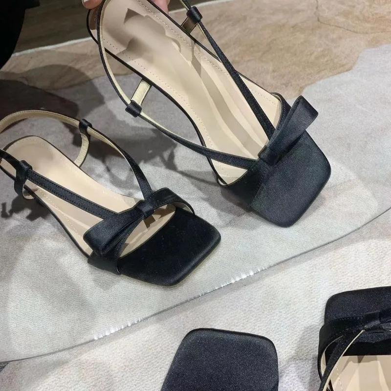 Мода 2024 года, высококачественная женская обувь, летние модные однотонные повседневные босоножки с открытым носком и пряжкой на высоком каблуке для женщин