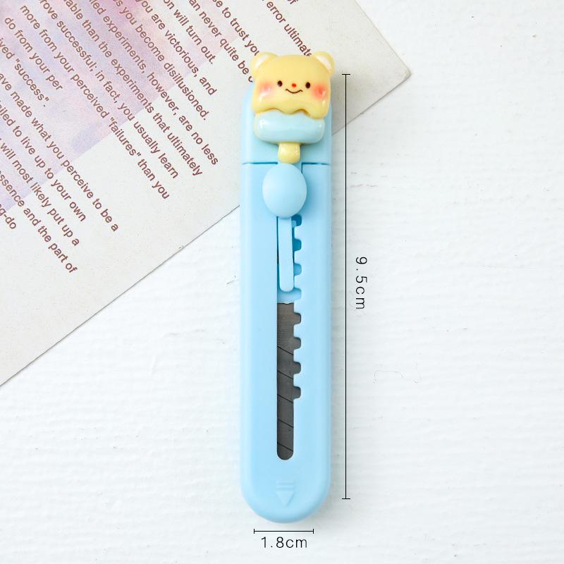 Bear Art Knife - Cute Cartoon Student Office Paper Cutter (Portable and Compact)