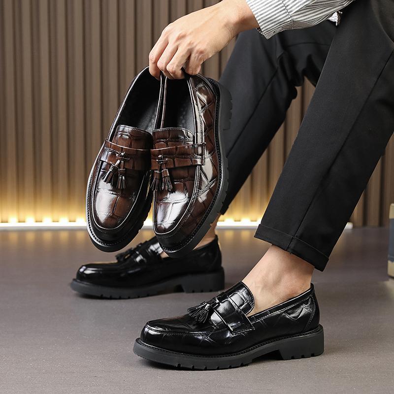 Кисточки Толстая подошва Кожаные туфли для мужчин Британский стиль Формальные туфли Увеличивающие рост Мужские туфли Большая голова Круглый носок Повседневные кожаные туфли
