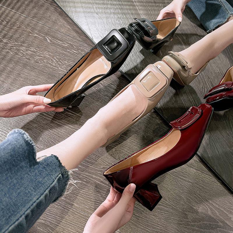 Женские туфли-лодочки с квадратным носком и неглубоким вырезом, на среднем каблуке, новая женская обувь 2025 года, весна-осень, французские туфли на высоком каблуке, толстый каблук, красные свадебные туфли