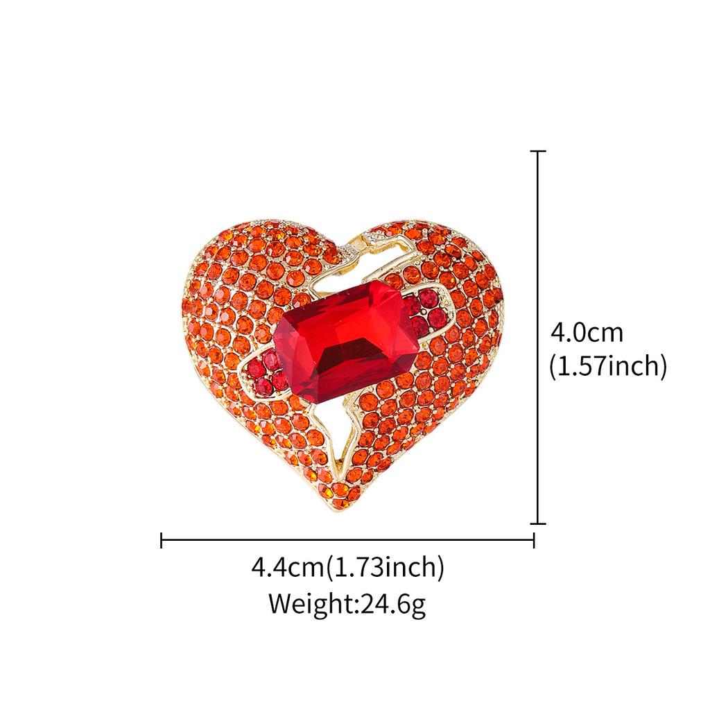 Трансграничная Новая Брошь в форме Персикового Сердца с Полными Бриллиантами Женская Брошь из Сплава со Стразами Темпераментная Универсальная Булавка для Одежды Брошь Фиксация против Света