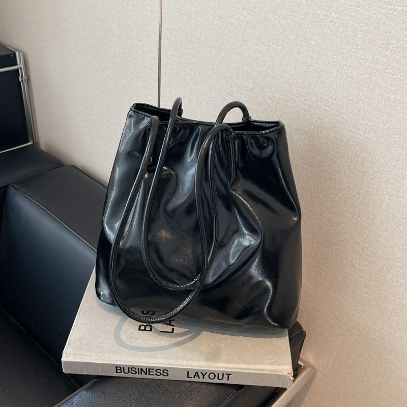 Premium Sense Large-capacity Bag Women's New Versatile Shoulder Bag Fashionable Commuter Portable Bucket Bag