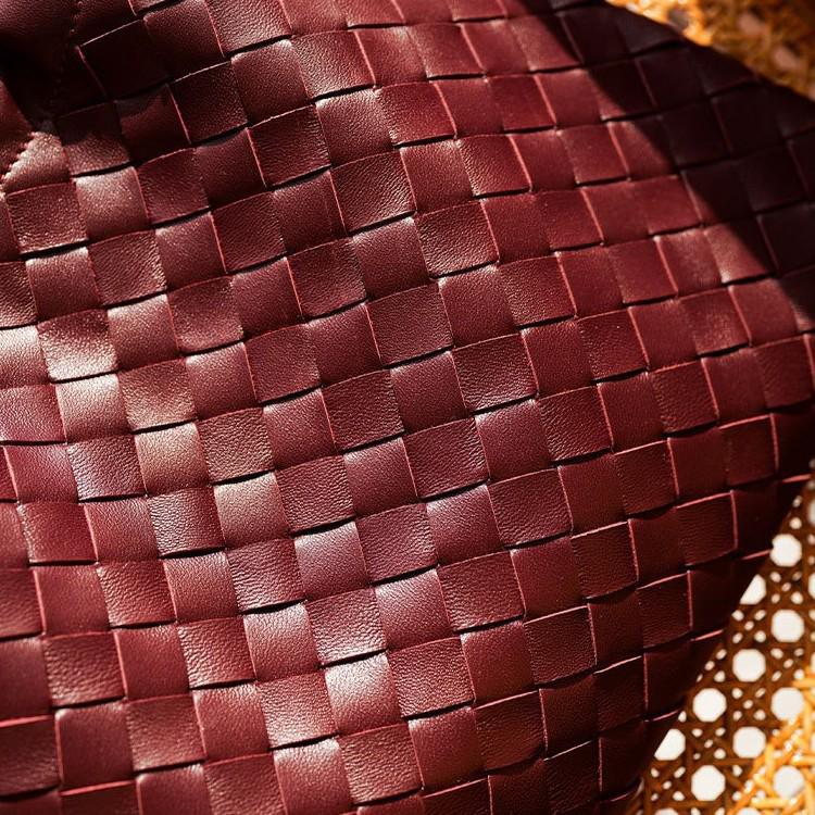 2024 Новая сумка через плечо BV Woven Sheepskin Cloud: Универсальный, модный и популярный стиль с завязками