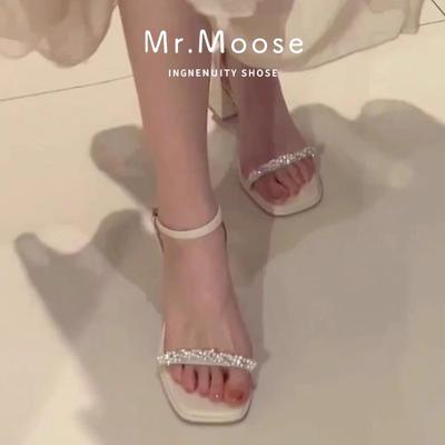 Летние красивые модные босоножки телесного цвета с квадратной головкой на высоком каблуке для французской девушки, толстые каблуки, высокие сексуальные босоножки с характером