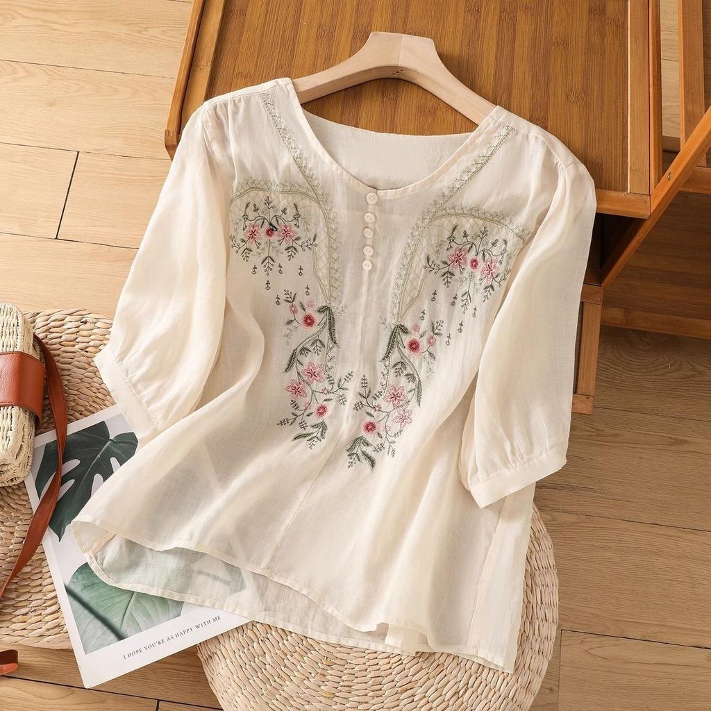 Fashionable Women's Cotton And Linen Short-sleeved Pullover Top With Embroidery, , Loose Fit, Slimming, Versatile Cotton And Linen T-shirt.