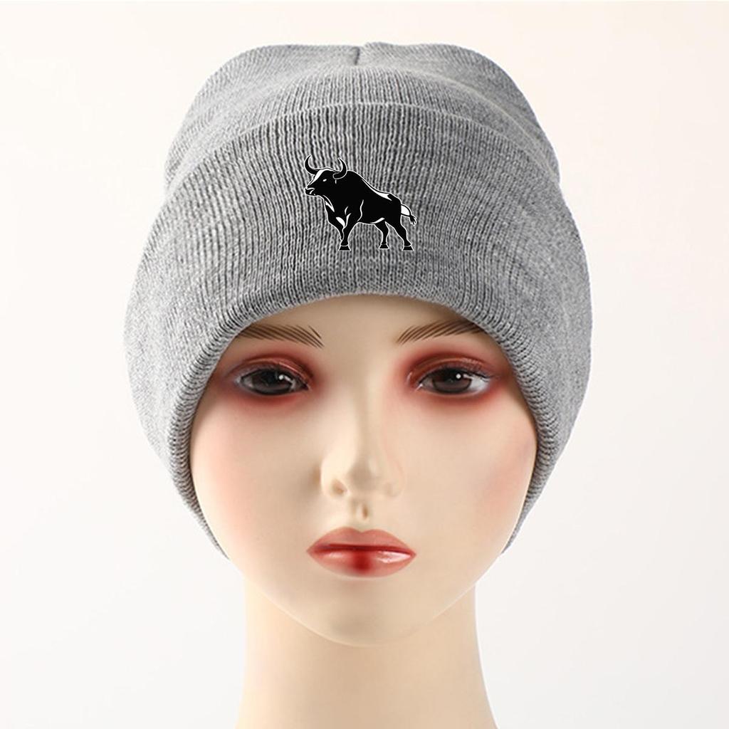 Черная зимняя вязаная шапка-бини с изображением черепа животного, термошапка с помпоном карамельного цвета, повседневная вязаная шапка-бини